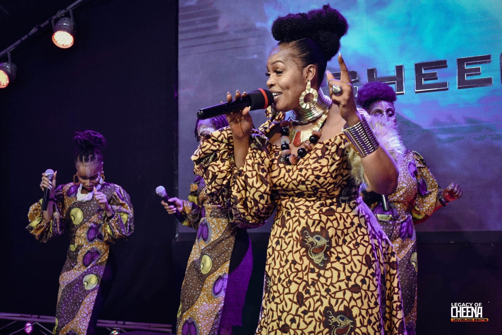 ROOTS live performance in African couture
